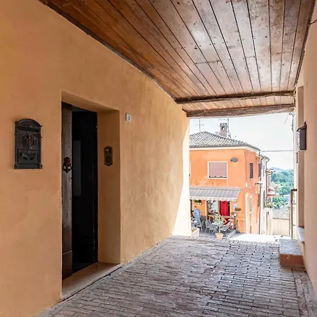 Guesthost - Casa Battazzi * Peglio (Pesaro and Urbino)